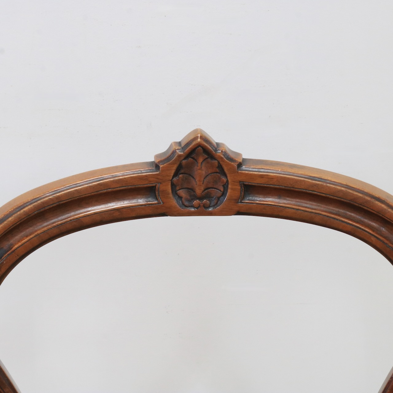 バルーンバックチェアー