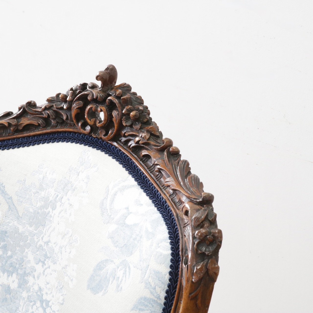 フレンチチェアー