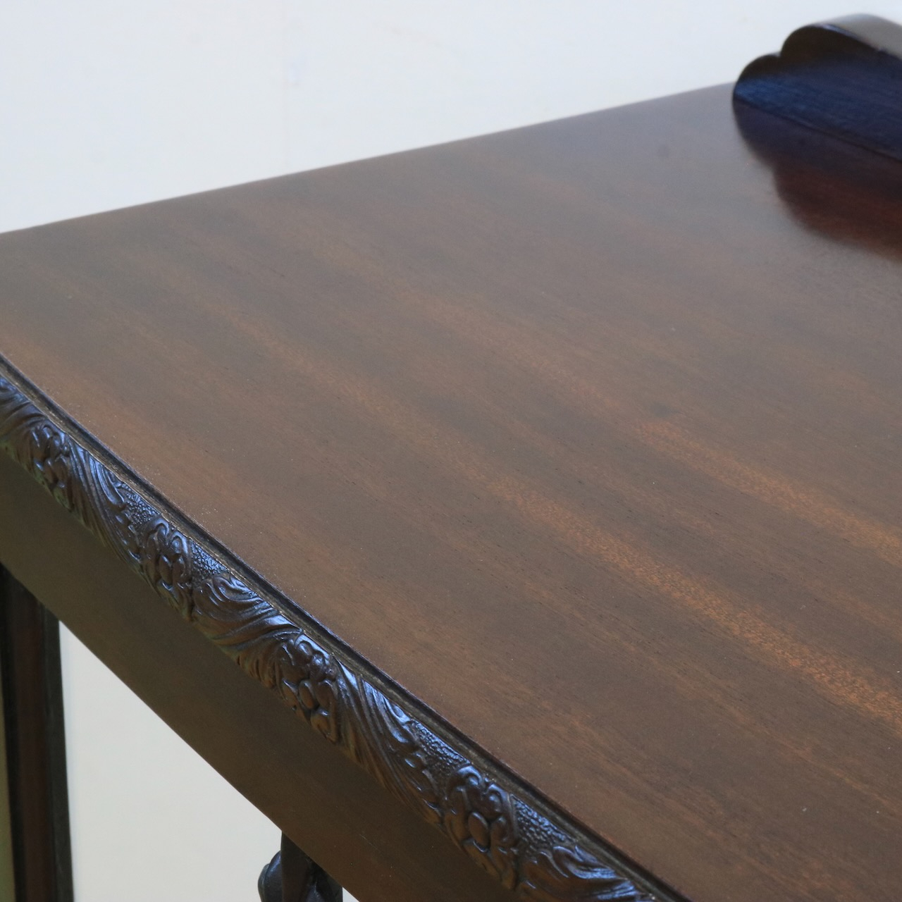 グラスキャビネット