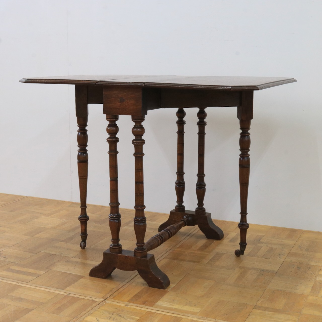 サザーランドテーブル