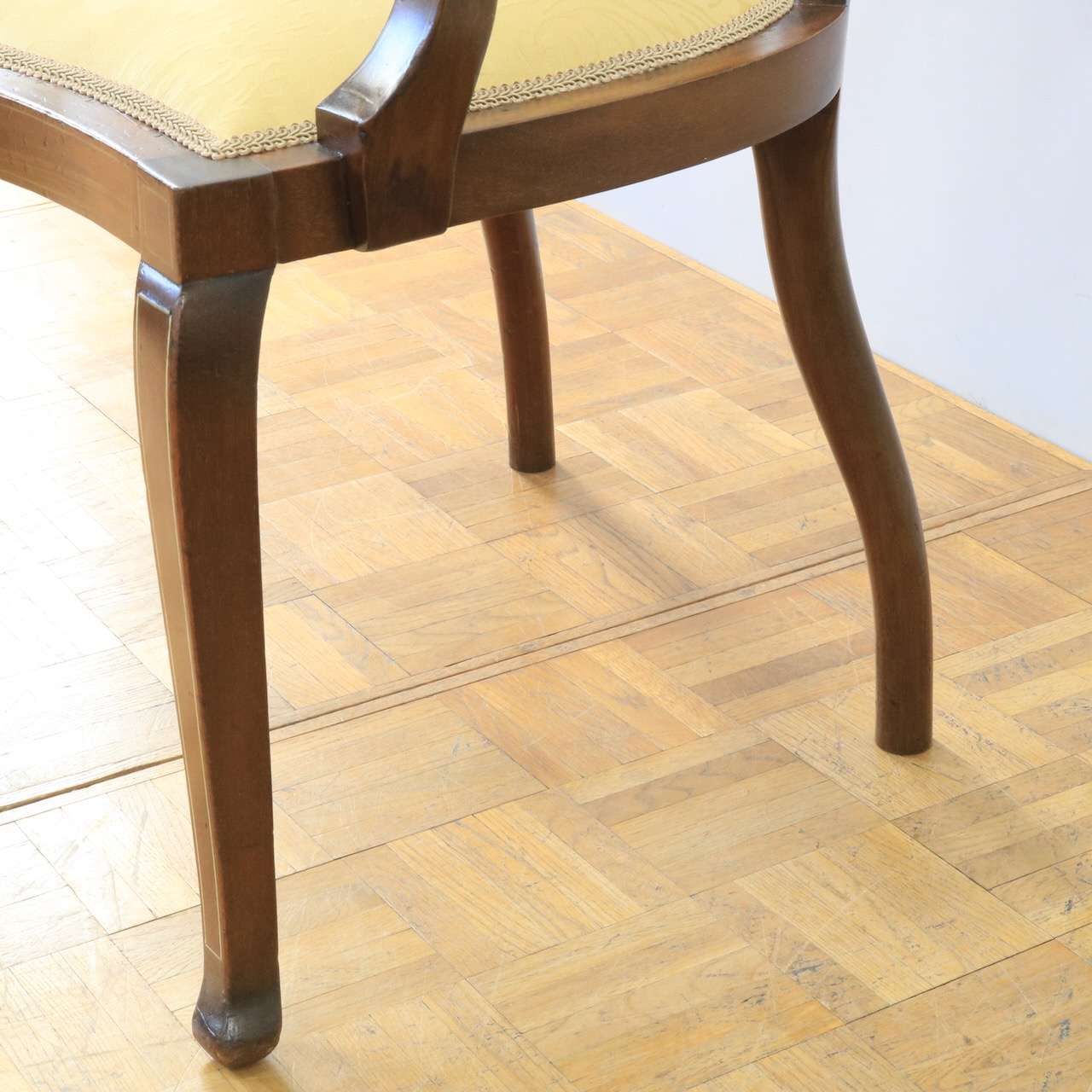 アームチェアー