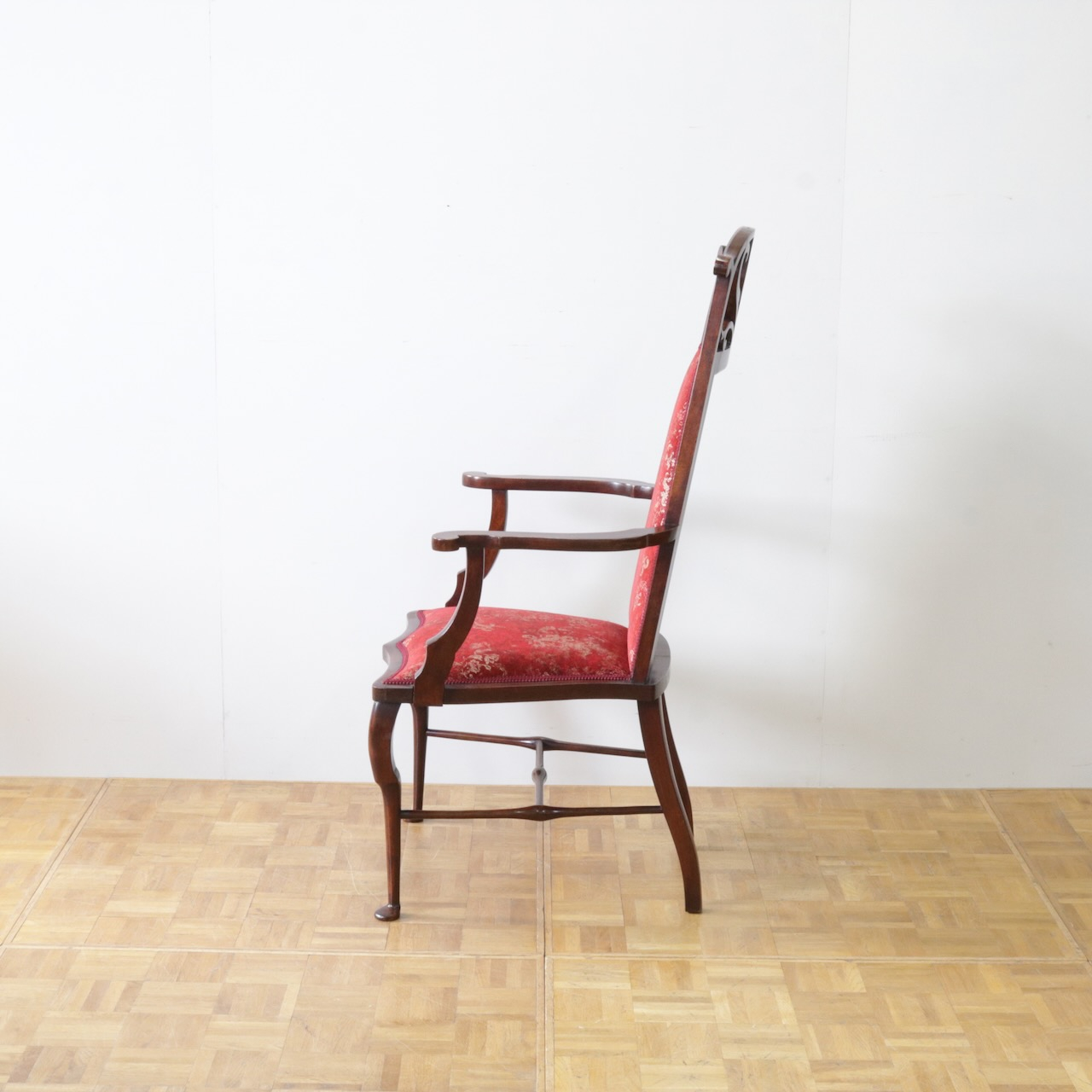 アームチェアー