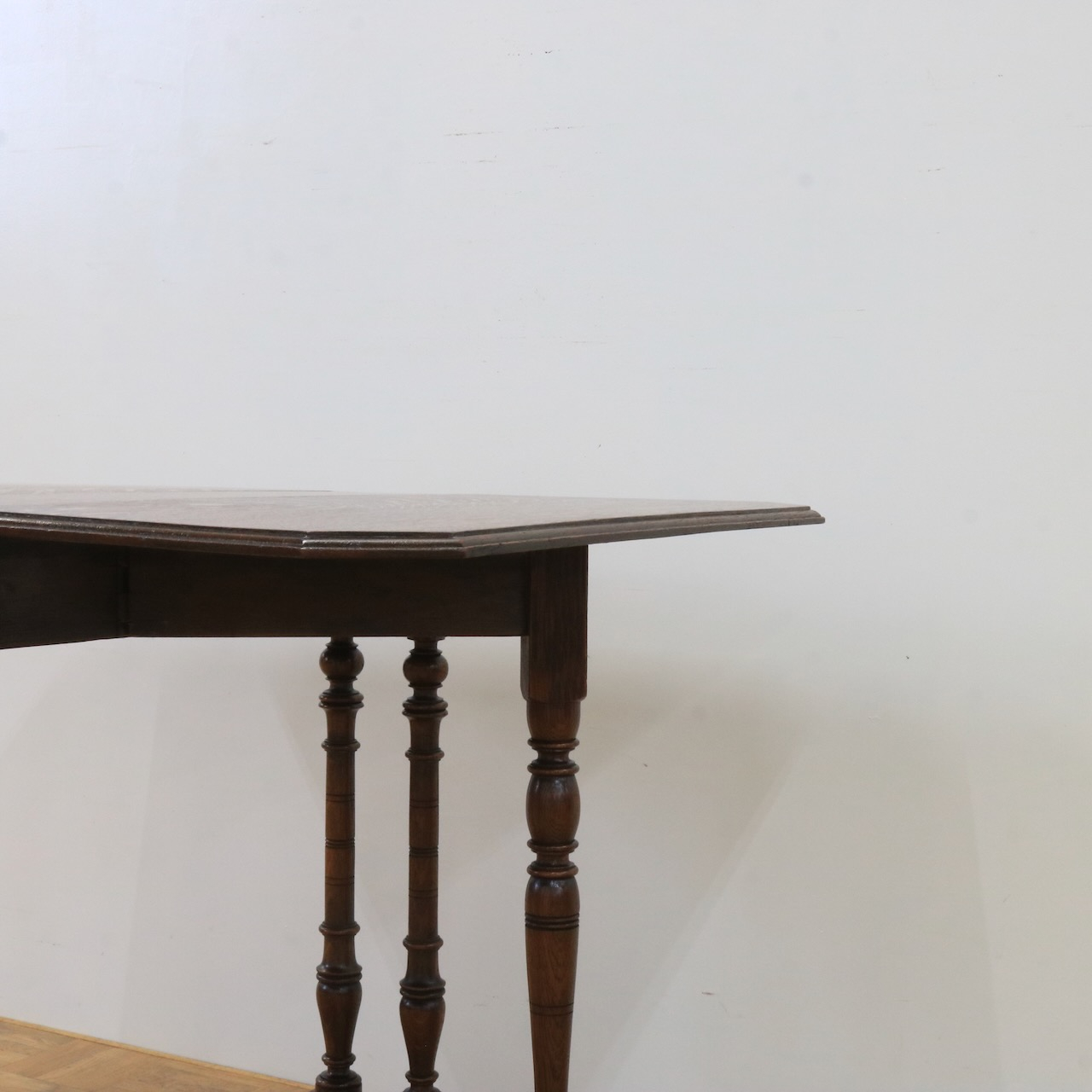 サザーランドテーブル