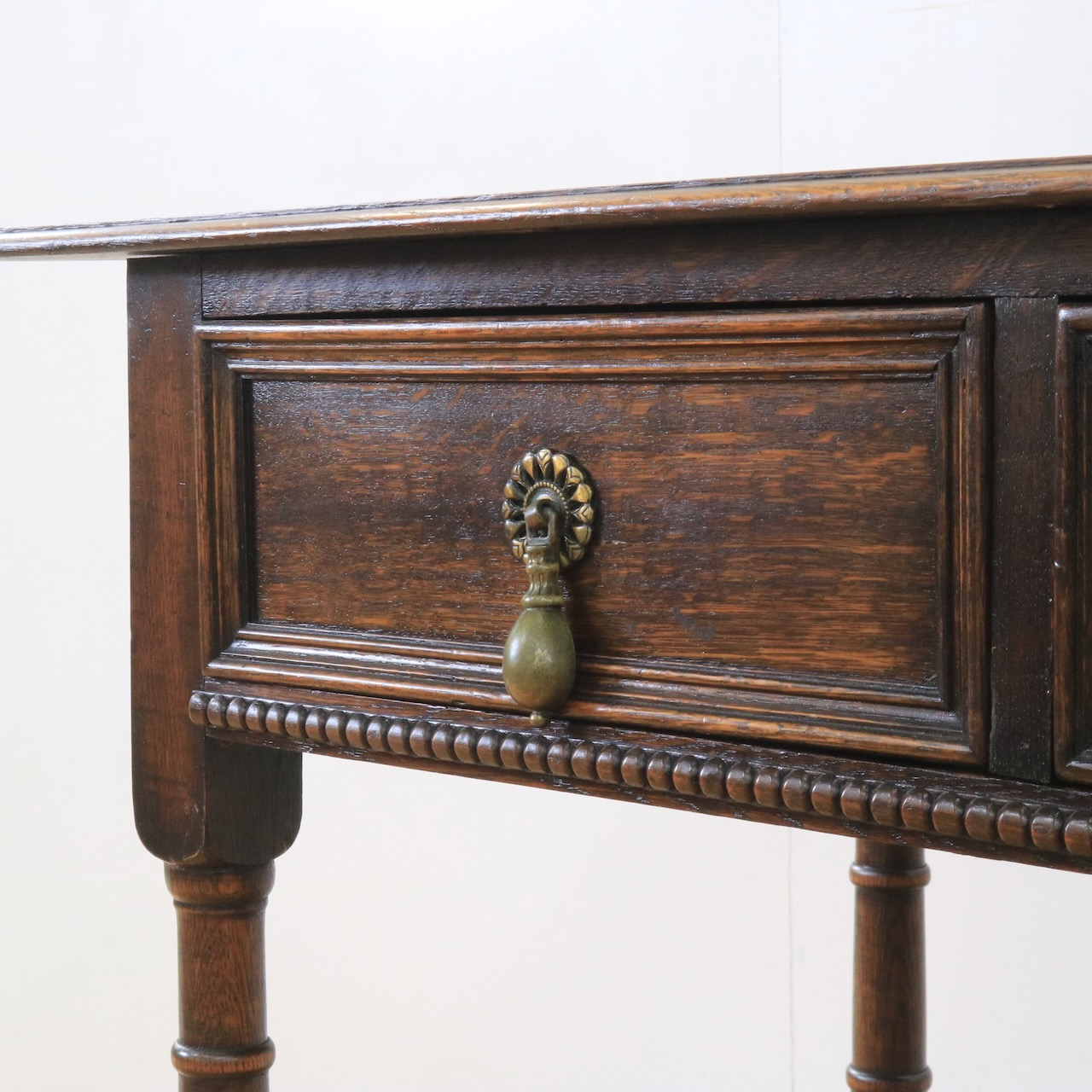 ライティングテーブル