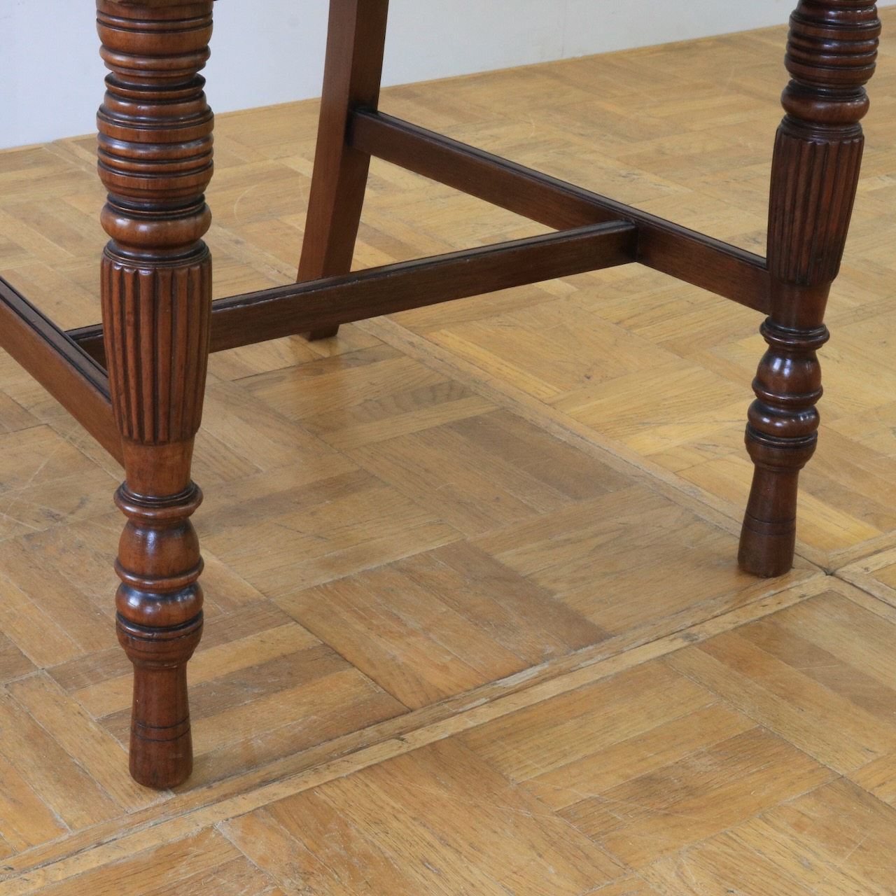 サイドチェアー