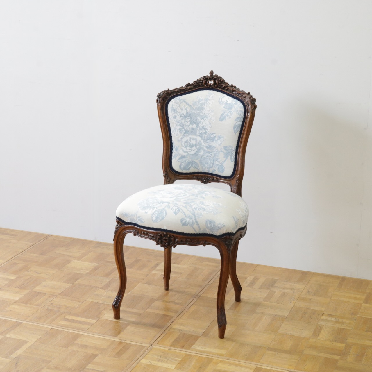 フレンチチェアー