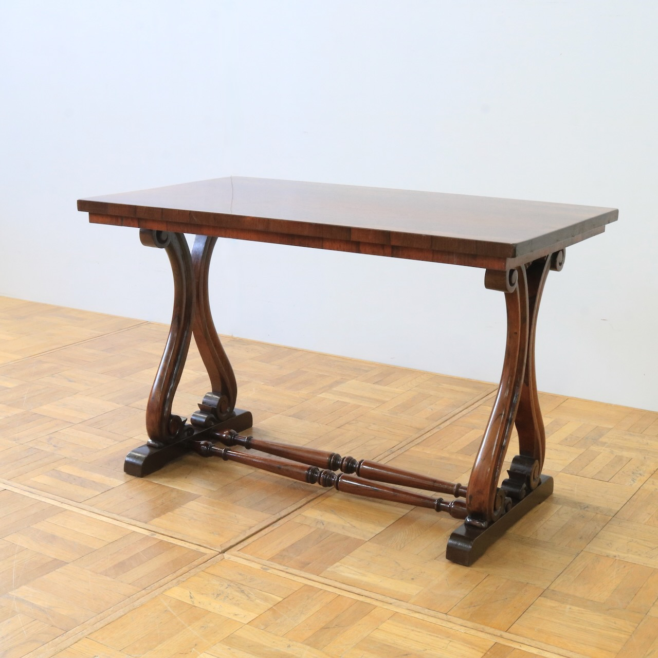 コーヒーテーブル