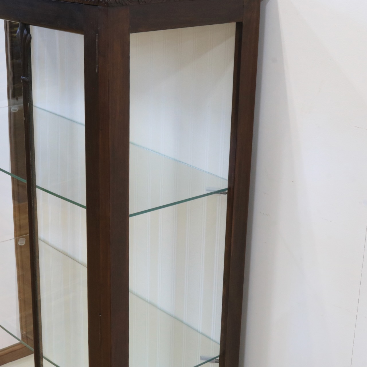 グラスキャビネット