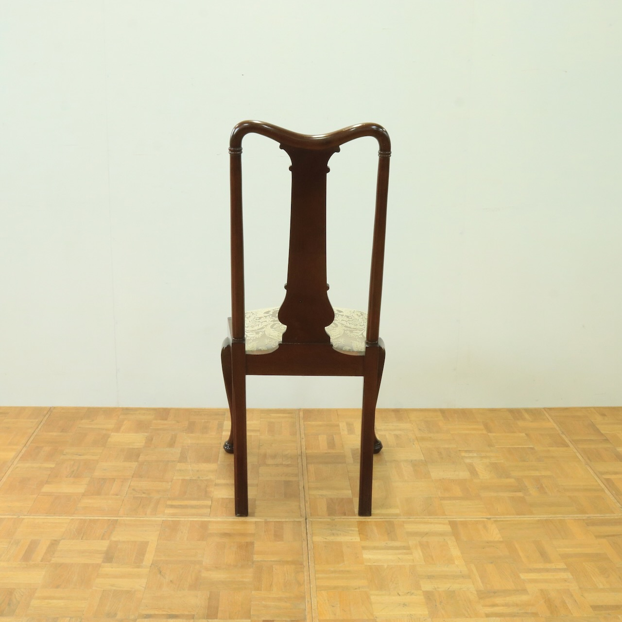 クイーンアンチェアー