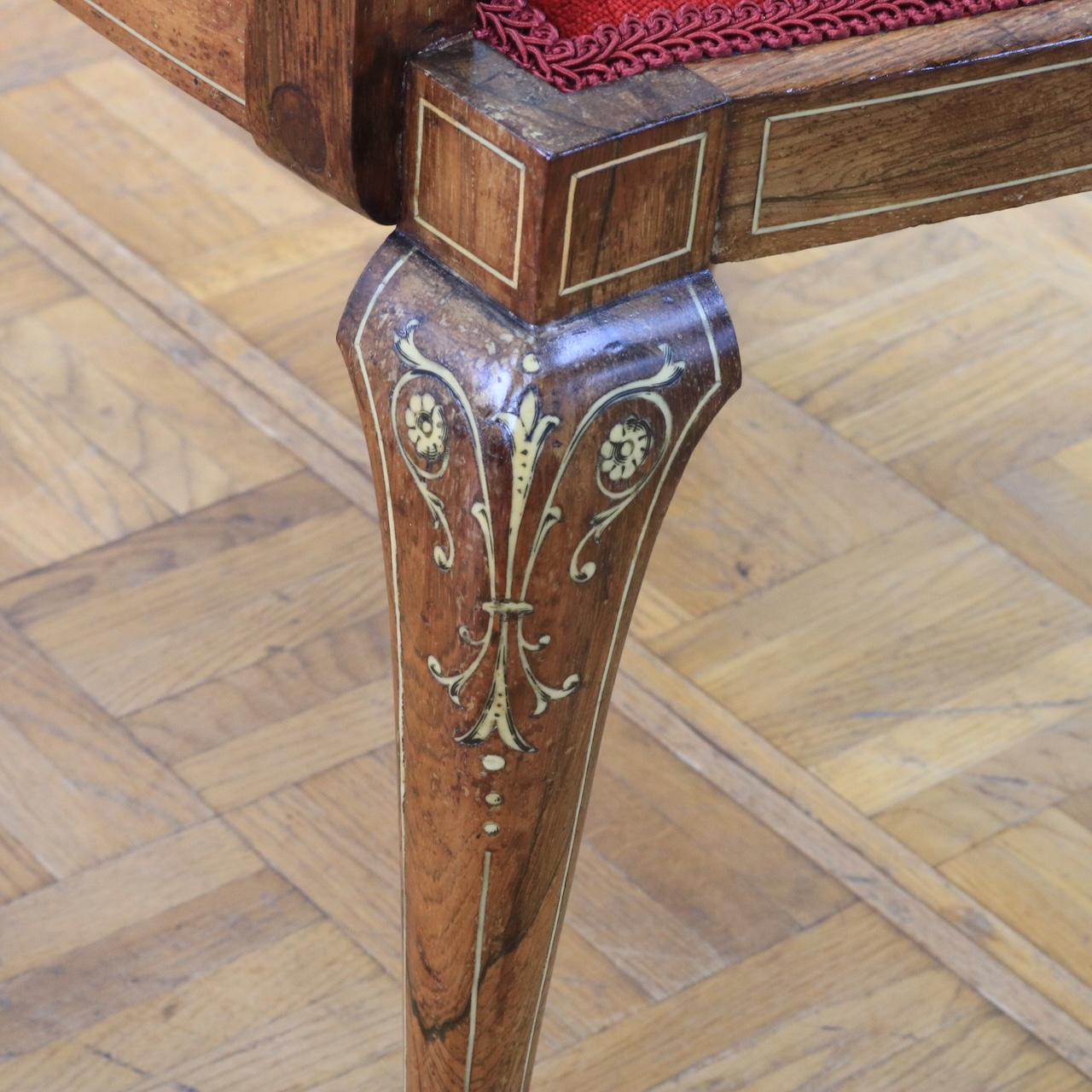 アームチェアー