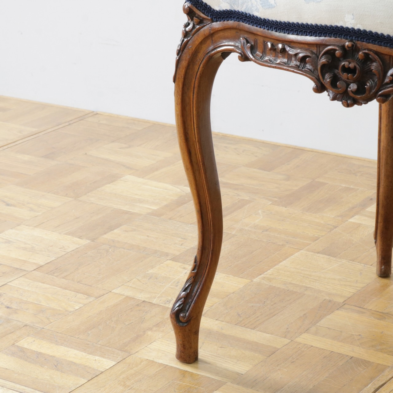 フレンチチェアー