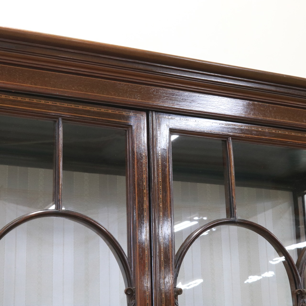 グラスキャビネット