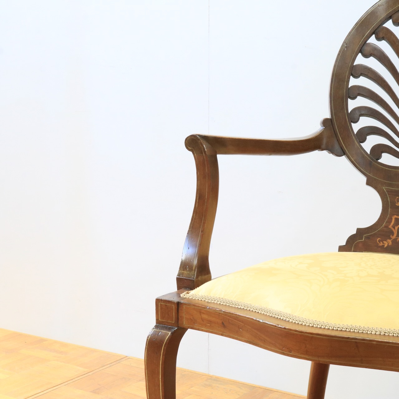 アームチェアー