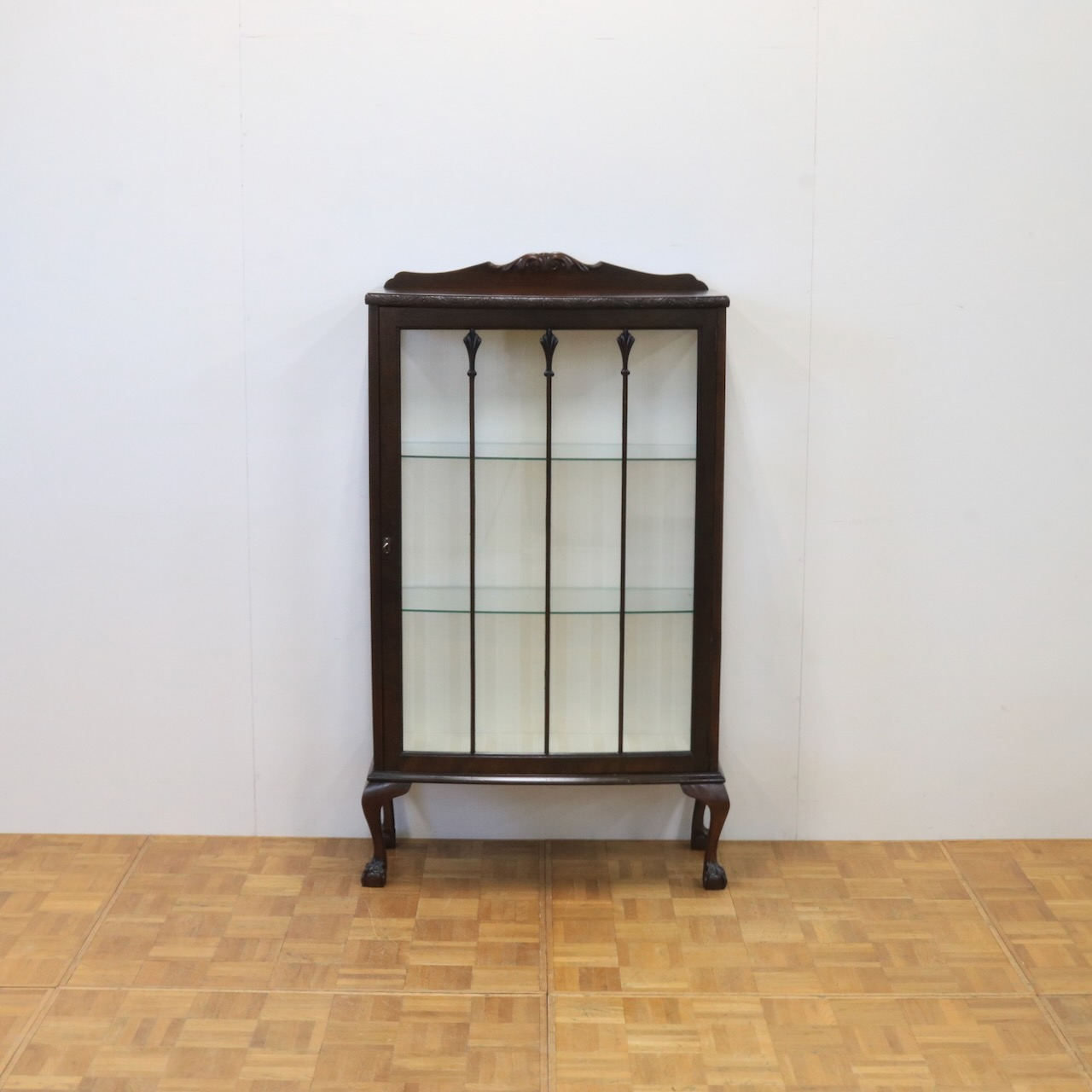 グラスキャビネット