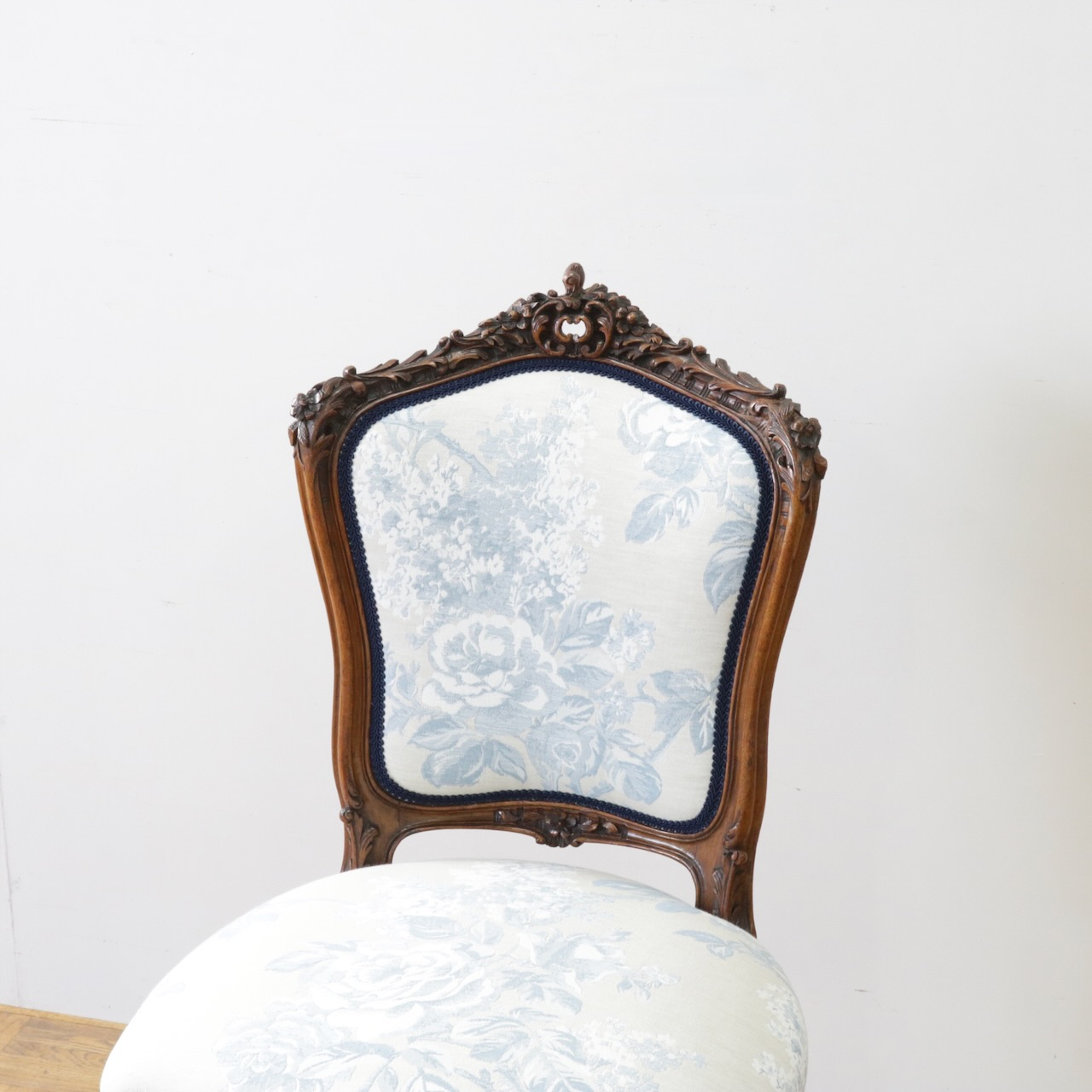 フレンチチェアー