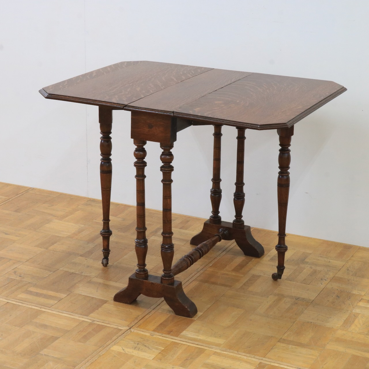 サザーランドテーブル