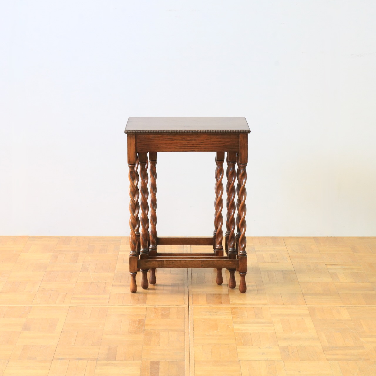 ネストテーブル