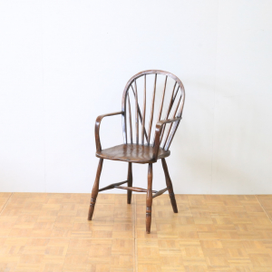 アームチェアー