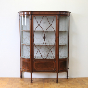 グラスキャビネット