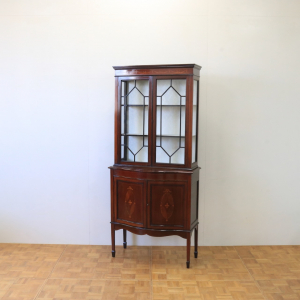 グラスキャビネット