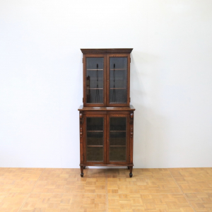 グラスキャビネット