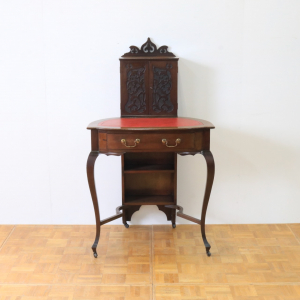 ドレッシングテーブル