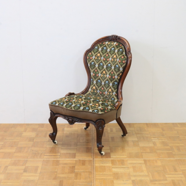 ナーシングチェアー