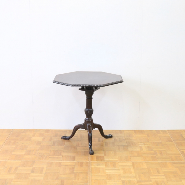 ティルトトップテーブル