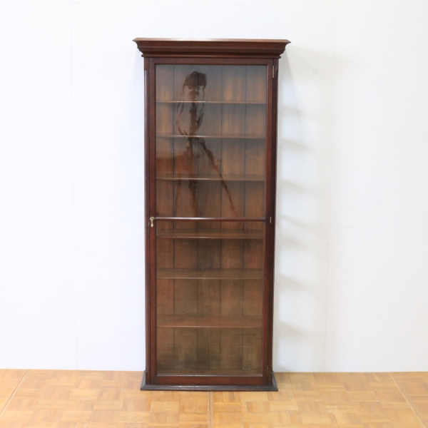 グラスキャビネット