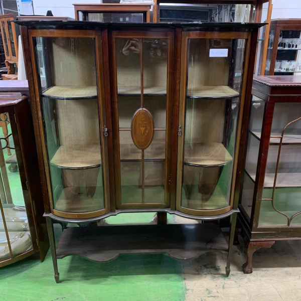 グラスキャビネット