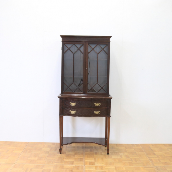 グラスキャビネット