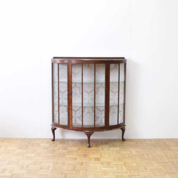 グラスキャビネット