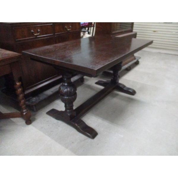 リフェクトリーテーブル