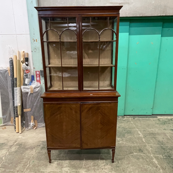 グラスキャビネット　