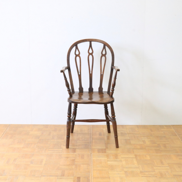  アームチェアー