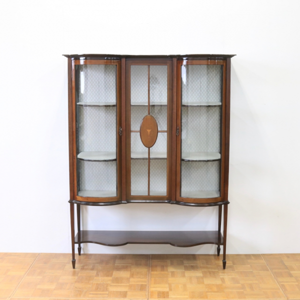 グラスキャビネット