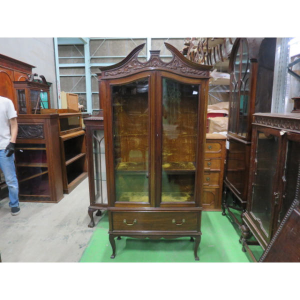 グラスキャビネット