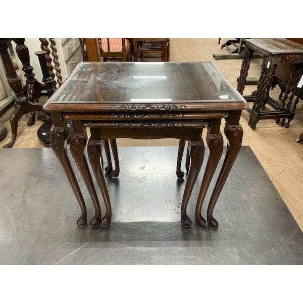 ネストテーブル