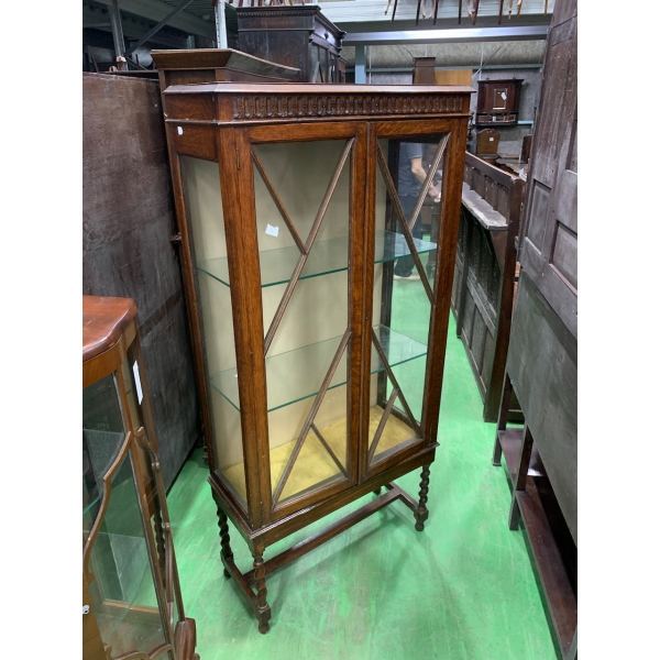  グラスキャビネット