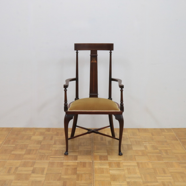 アームチェアー