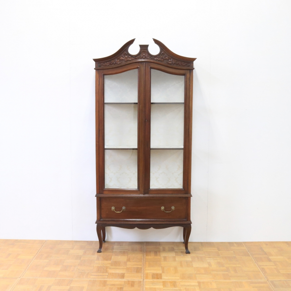 グラスキャビネット