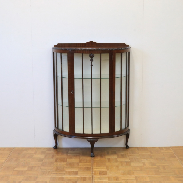 グラスキャビネット