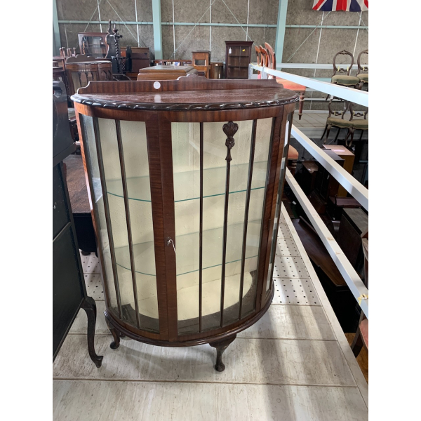 グラスキャビネット