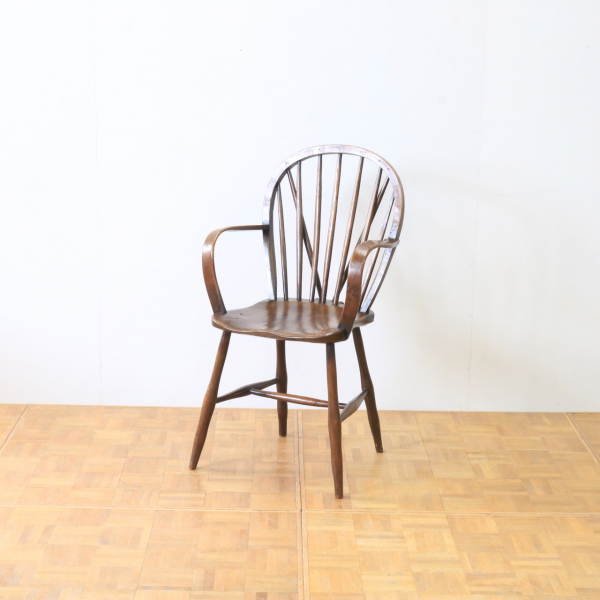 アームチェアー