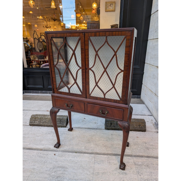  グラスキャビネット