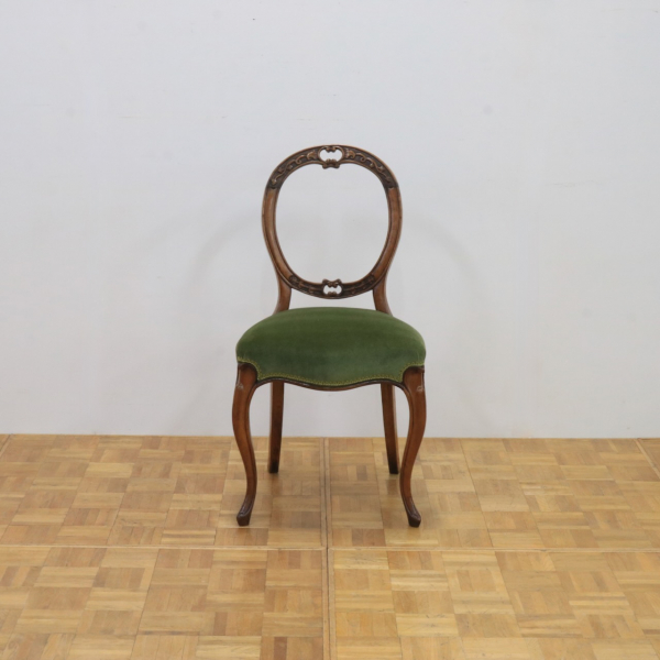 バルーンバックチェアー