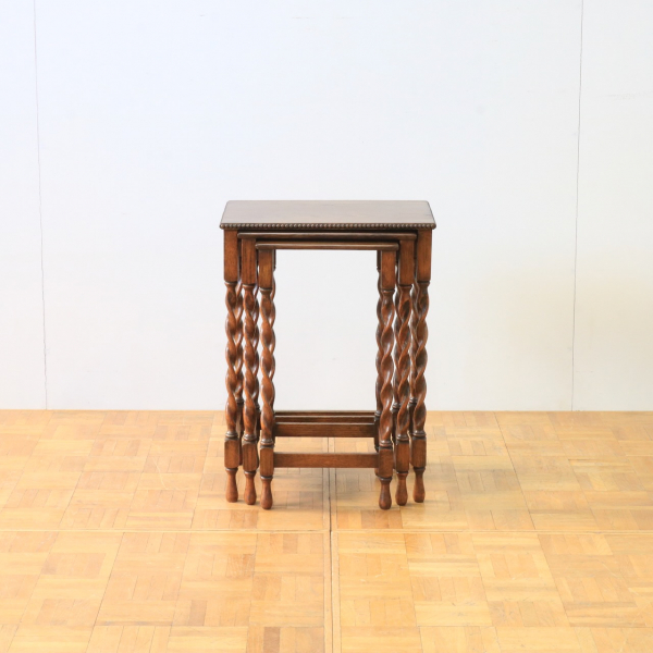 ネストオブテーブルズ