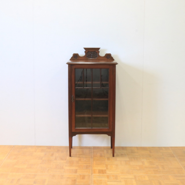 グラスキャビネット