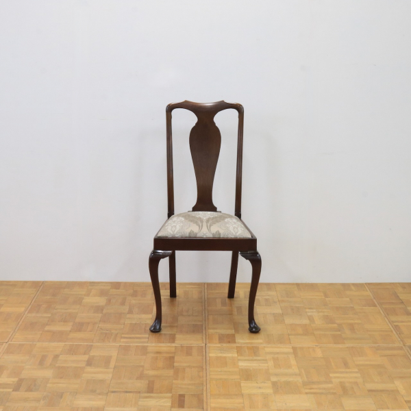 クイーンアンチェアー