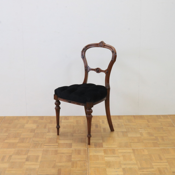 バルーンバックチェアー